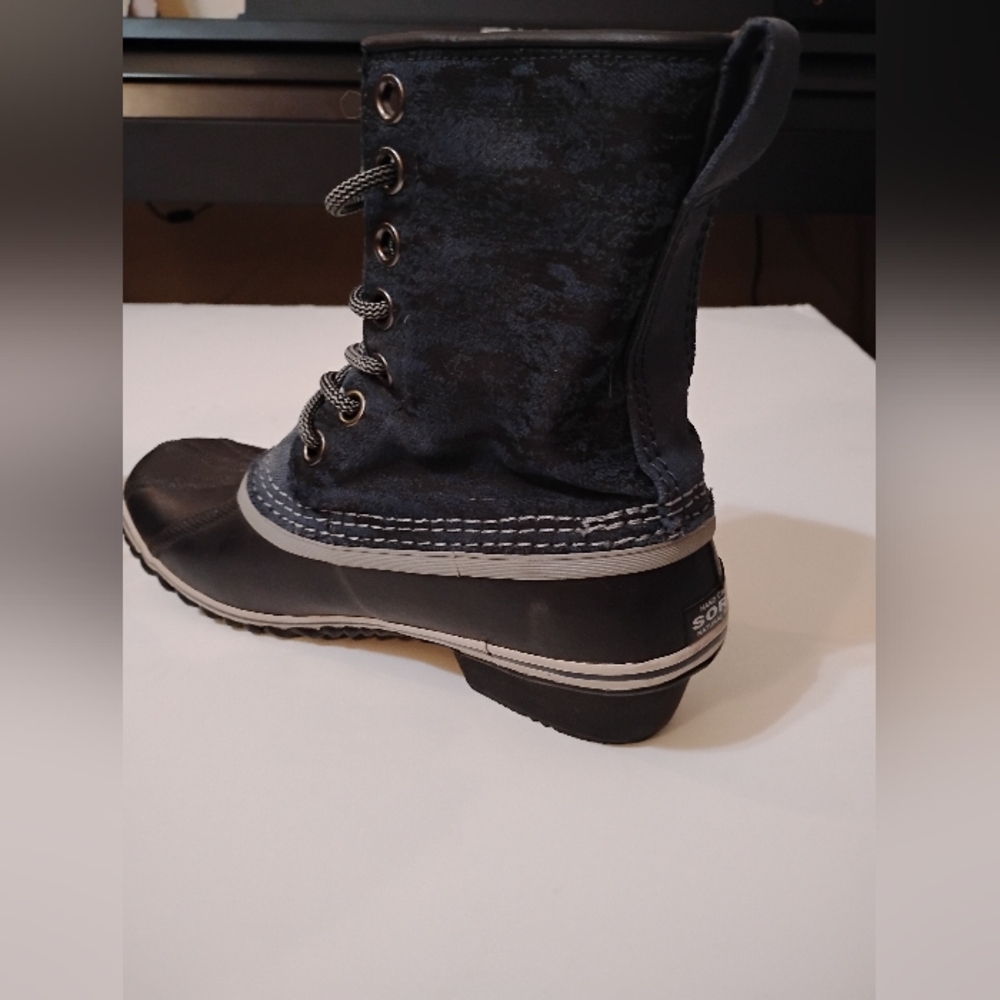 SOREL Women's Black Blue Boots Waterproof Hand Crafted Natural Rubber LaceUp 9.5 - Picture 9 of 16